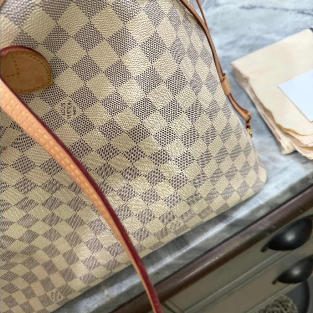 Louis Vuitton Never-Full GM. 2021 Damier Azure purchased via Poshmark. - Picture 13 of 14